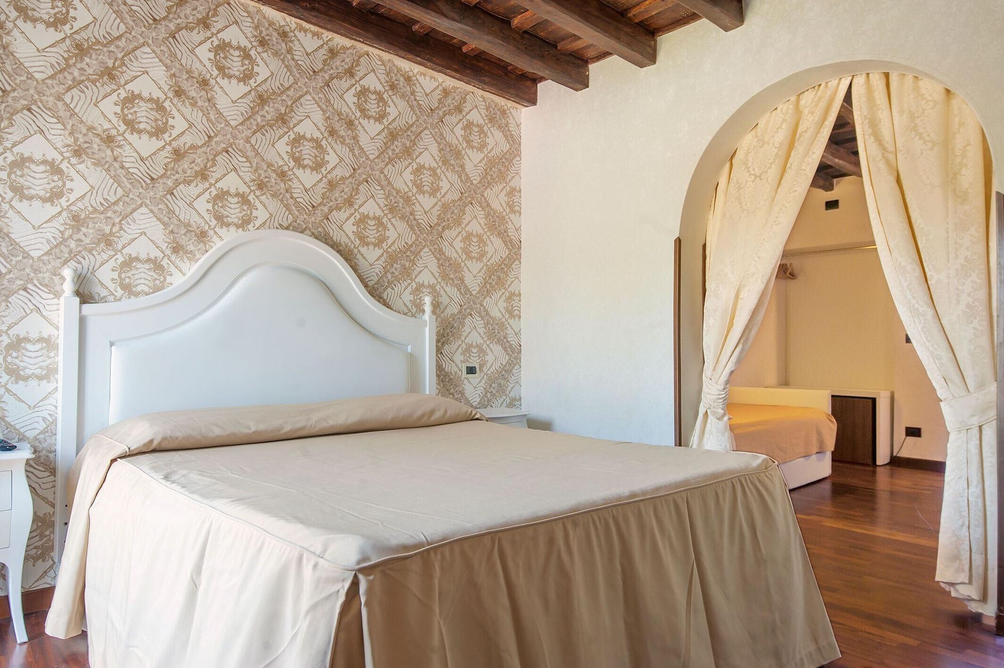 Royal House 3*